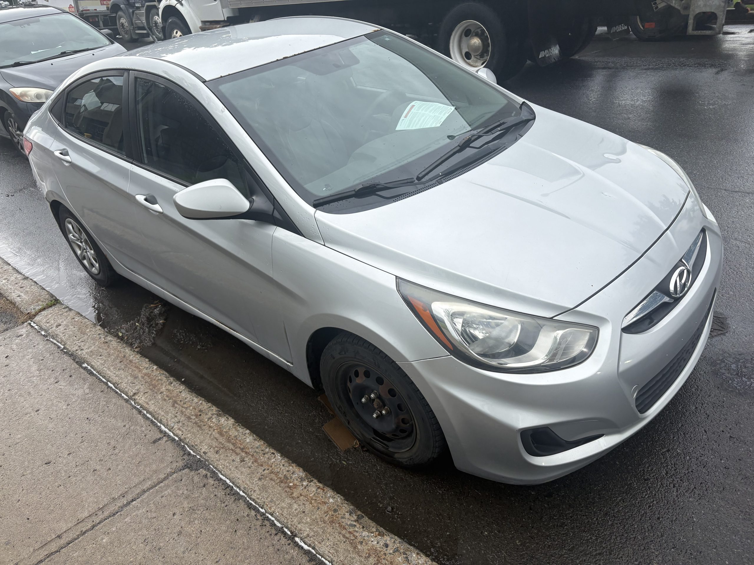 FD – HYUNDAI ACCENT 2013 GRIS (26-1019)